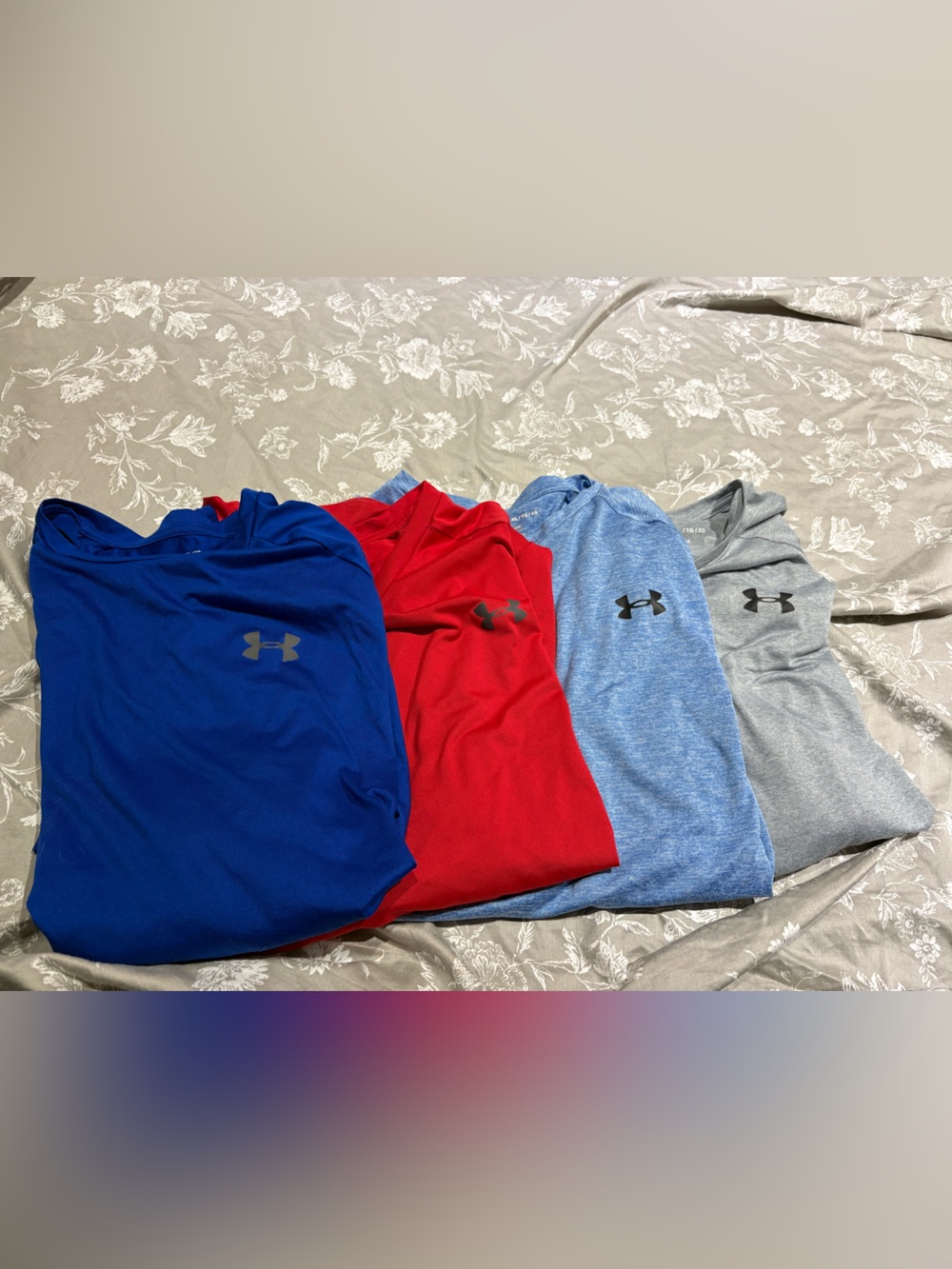 Under Armour men’s short sleeve tees 4pcs blue red grey XL